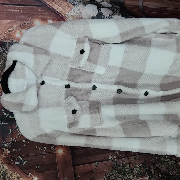 C.C. Boutique Cream and Tan Plaid Button-Down Shirt - Picture 3 of 5